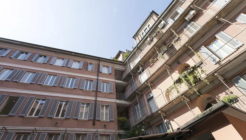 Italianway-Corso Como 6 Milánó 0*,